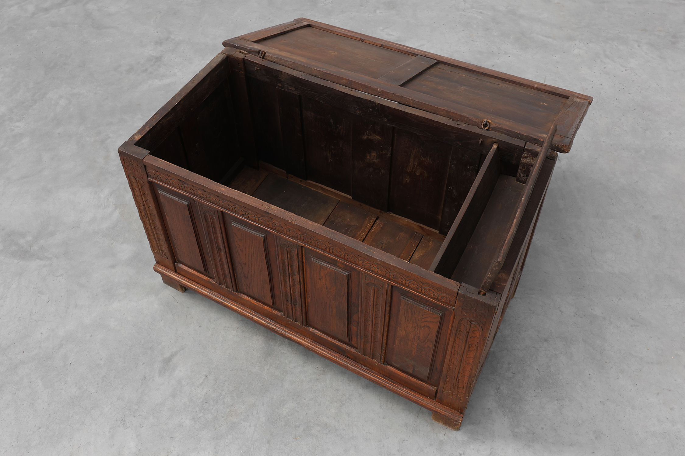 Carved oak blanket chest with linenfold-style panels, Flanders, ca. 17th centurythumbnail